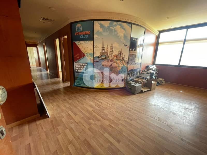 200m2 Office with Prime Location 4rent in Down Townمكتب في وسط المدينة 0