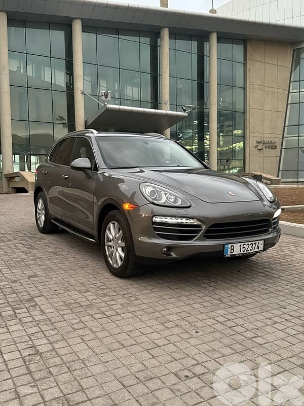 Porsche Cayenne 2011 0