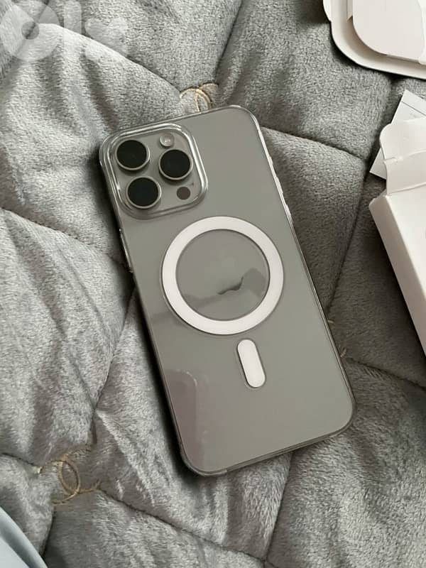 iPhone 16 pro max 256 natural titanium battery health:99% 1