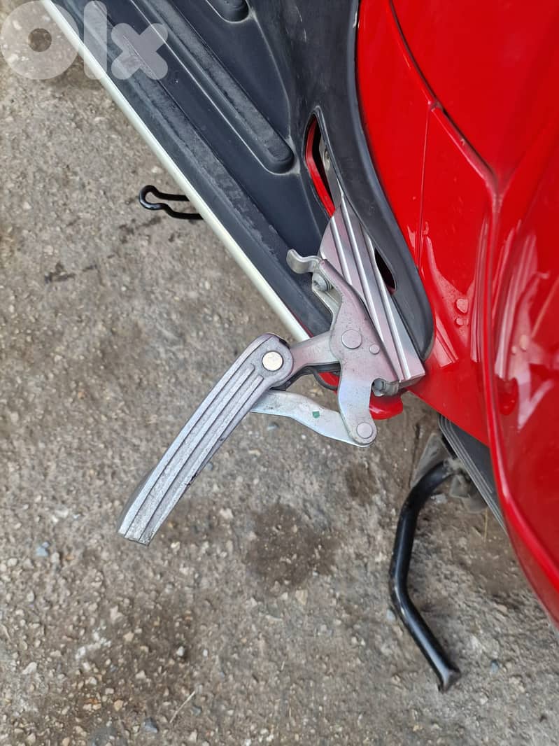 Vespa 300 HPE one owner ANB source 3