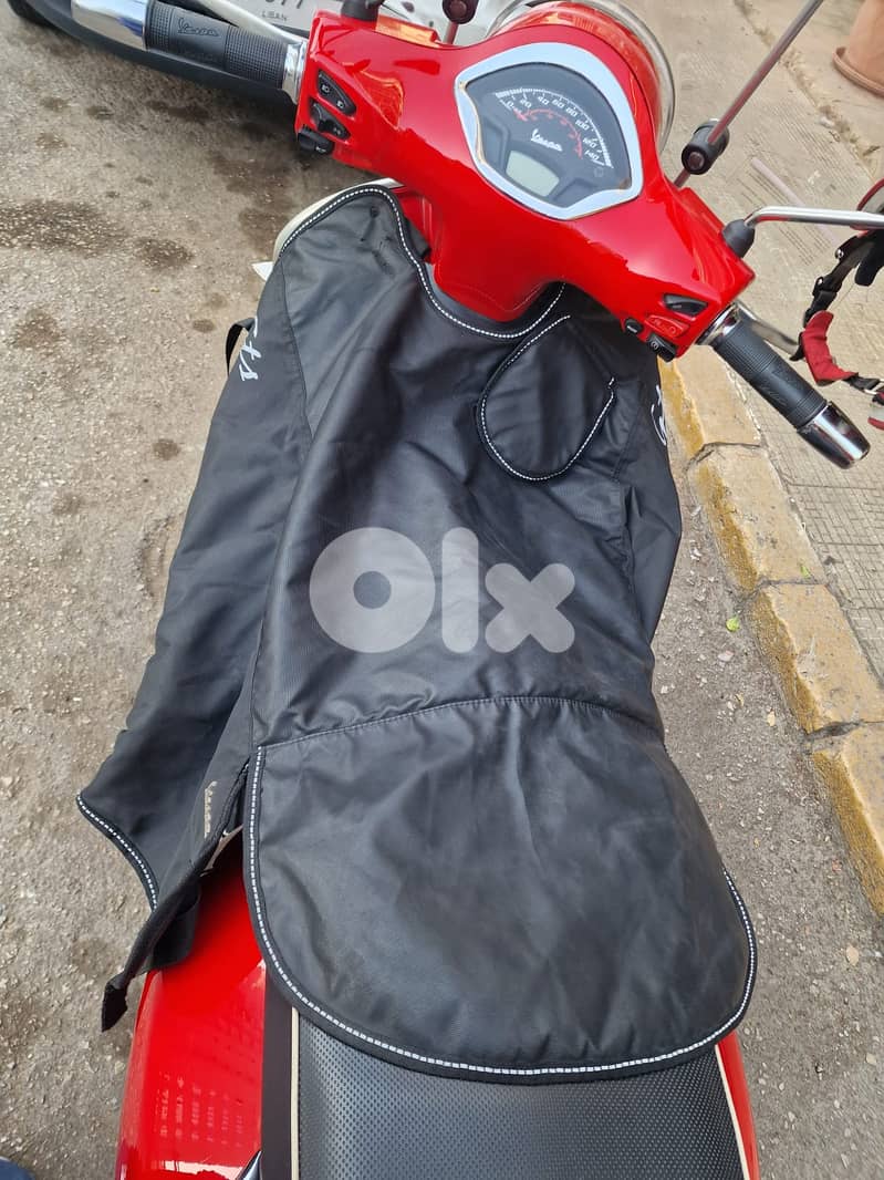Vespa 300 HPE one owner ANB source 4