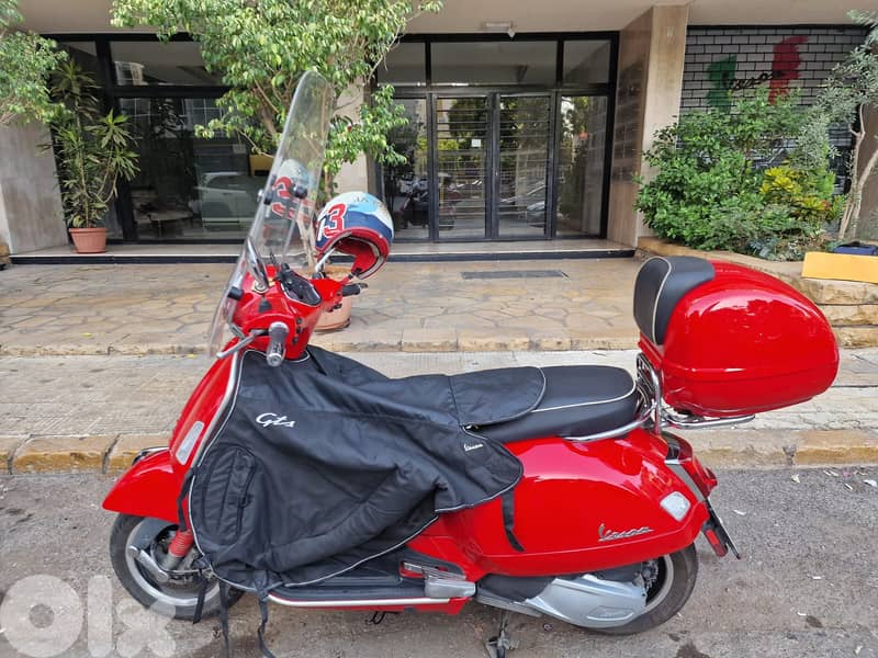 Vespa 300 HPE one owner ANB source 5