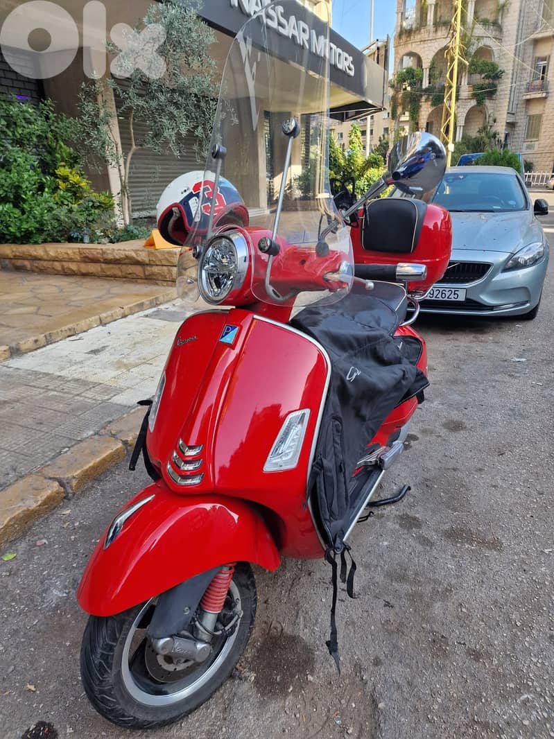 Vespa 300 HPE one owner ANB source 7