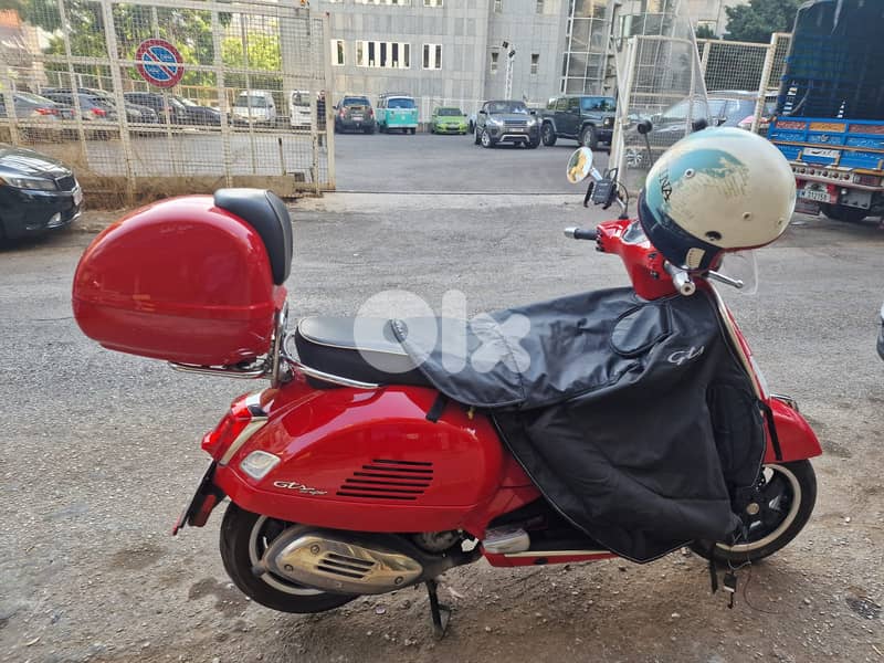 Vespa 300 HPE one owner ANB source 8
