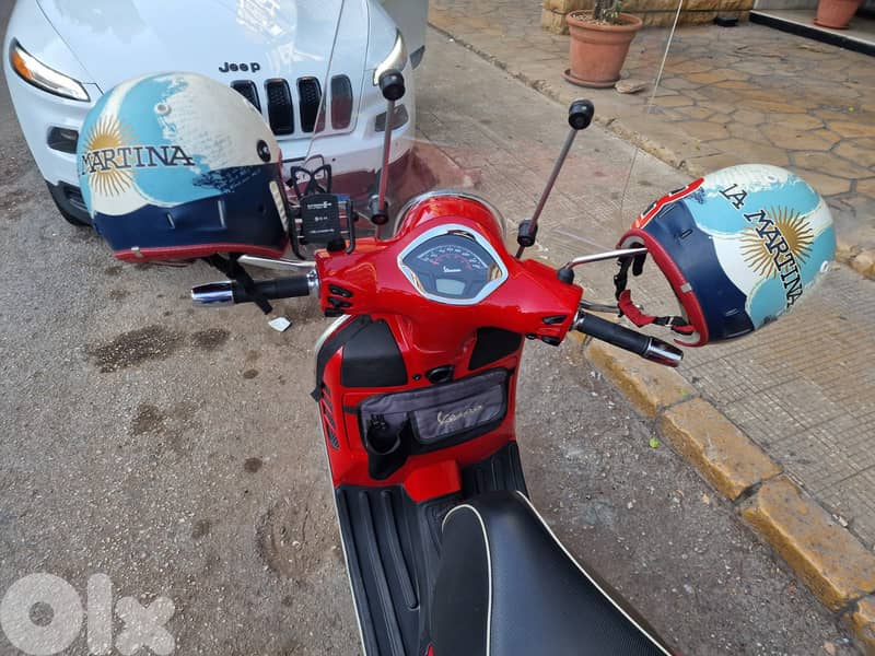 Vespa 300 HPE one owner ANB source 9