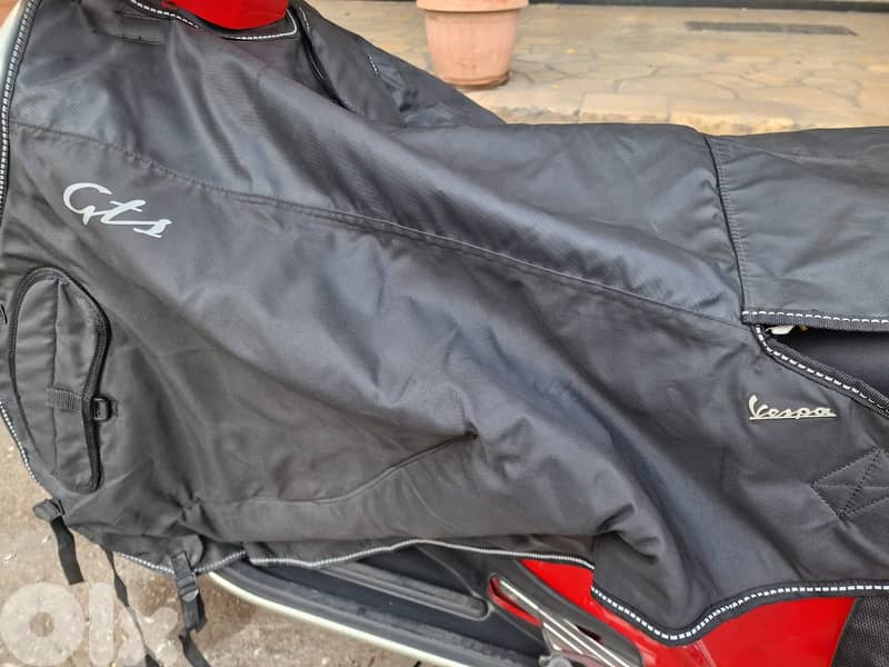 Vespa 300 HPE one owner ANB source 10