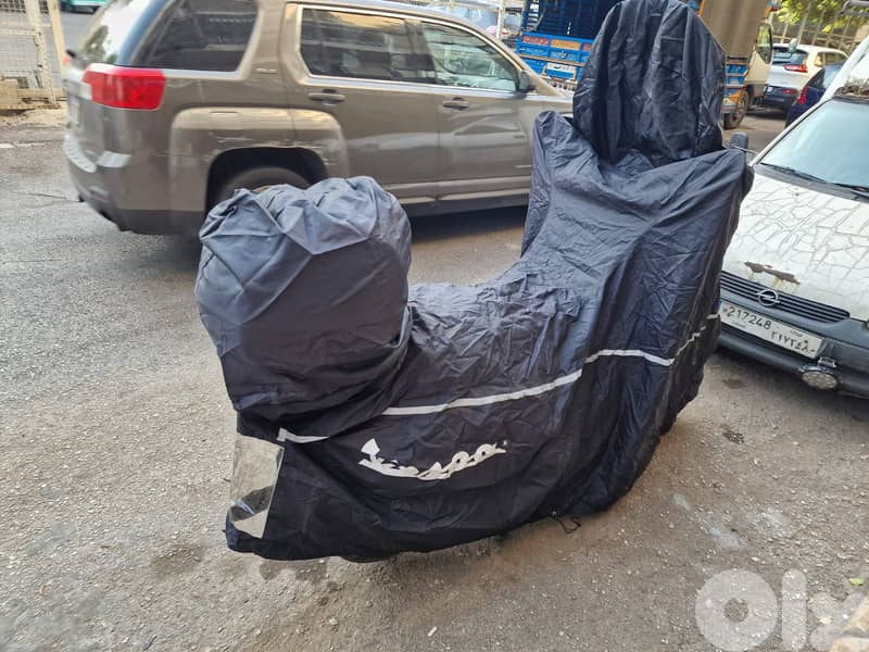 Vespa 300 HPE one owner ANB source 11