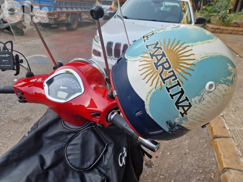 Vespa 300 HPE one owner ANB source 12