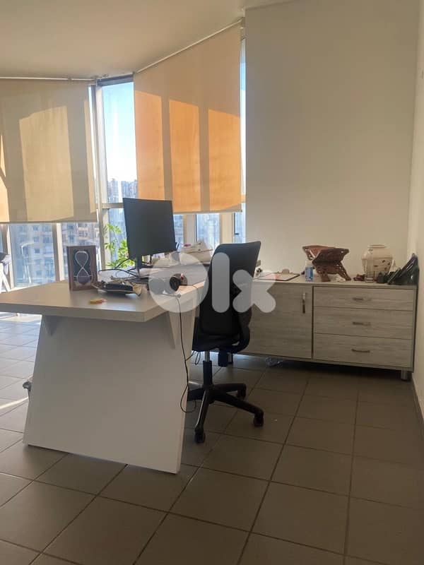 مكتب للبيع 0