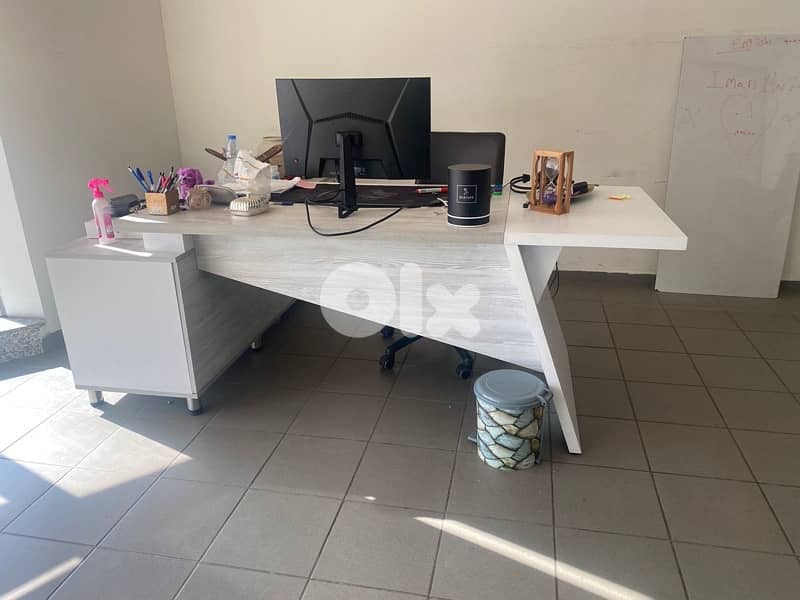 مكتب للبيع 1