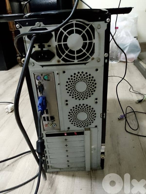 LG computer with it's accessories. 5