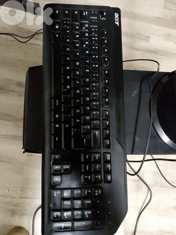 LG computer with it's accessories. 6