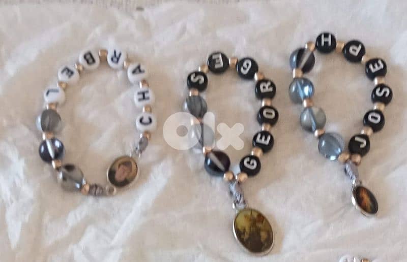 صناعت مسابح بجميع اللوان والقياسات على  الطلب  للاتصال 76.698770 0