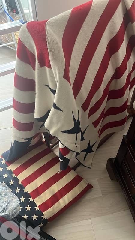 Pillow and Bed Throw 0