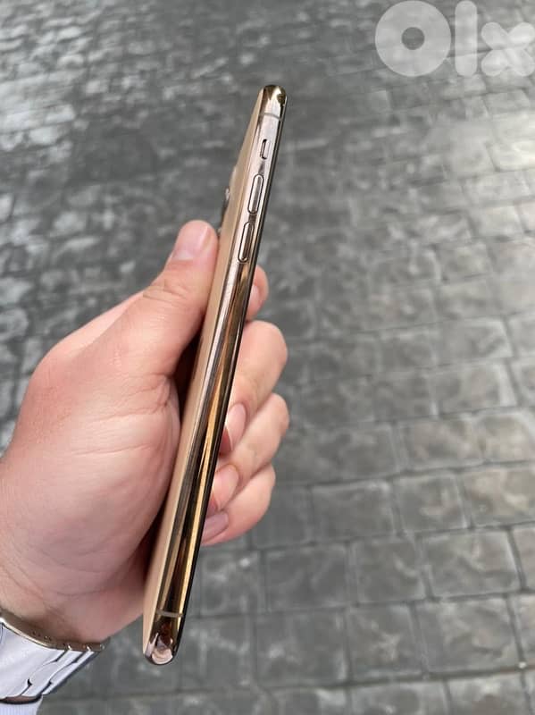 iPhone 11 pro max super clean water resistant 2