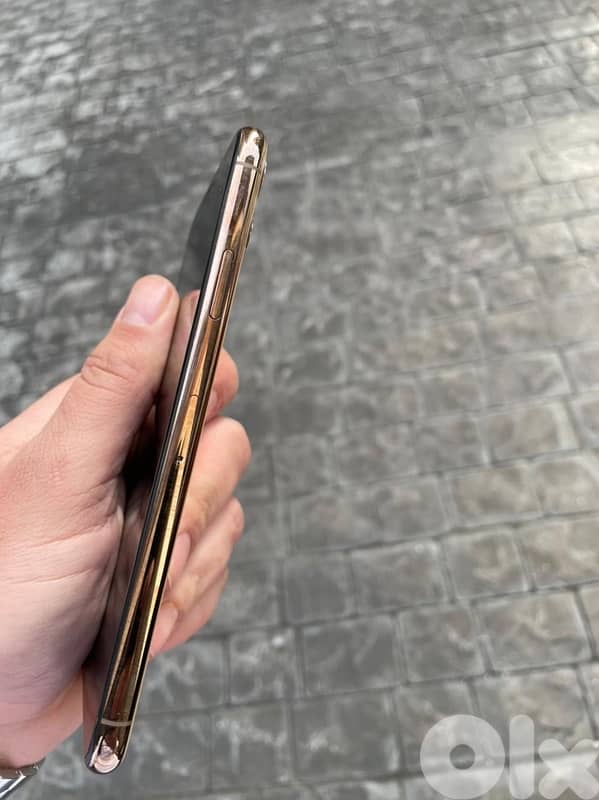 iPhone 11 pro max super clean water resistant 4