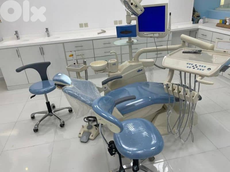 للبيع كرسي طبيب اسنان مع توابعه 0