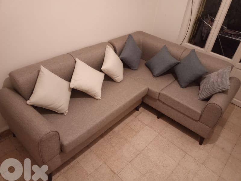 L shaped sofa,used like new 0