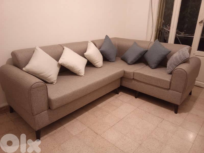 L shaped sofa,used like new 2
