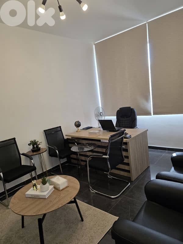 أثاث مكتب كامل شبه جديد – استعمال خفيف 0