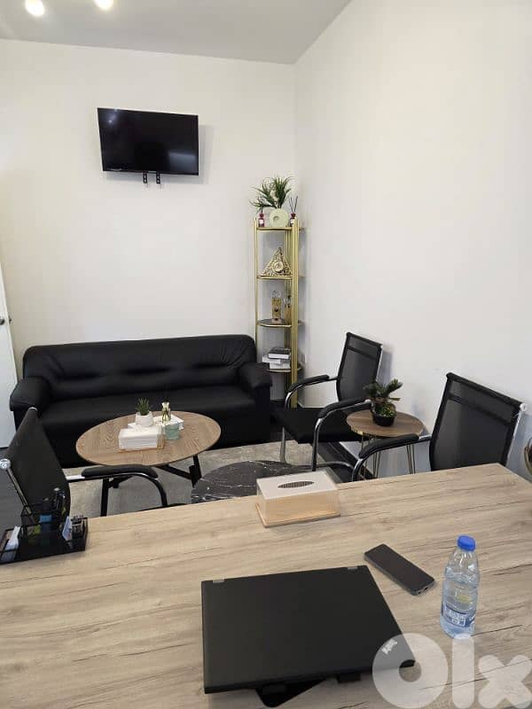 أثاث مكتب كامل شبه جديد – استعمال خفيف 1