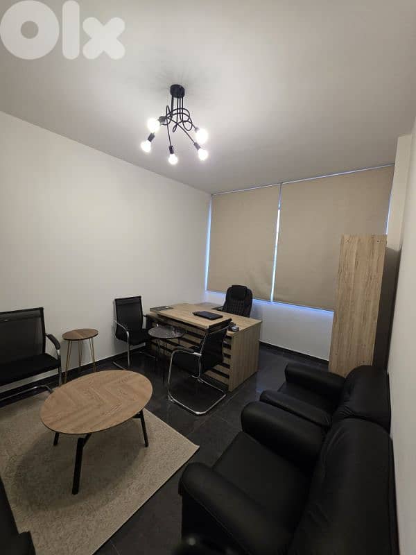 أثاث مكتب كامل شبه جديد – استعمال خفيف 2