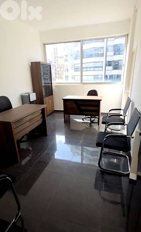 أثاث مكتب كامل شبه جديد – استعمال خفيف 3