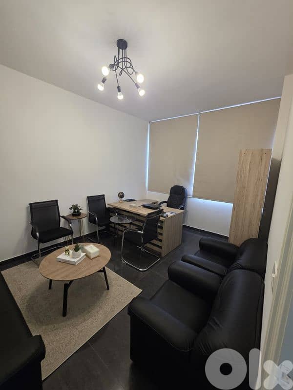 أثاث مكتب كامل شبه جديد – استعمال خفيف 5