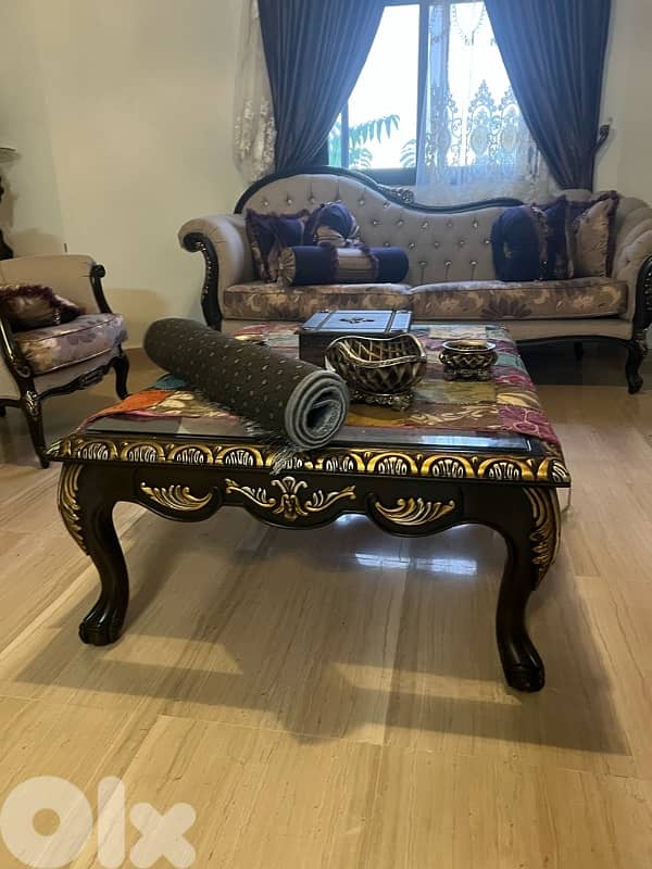 صالون 5 قطع خشب زان مع طاولة نص بعدو شبه جديد للتواصل 81535058 0