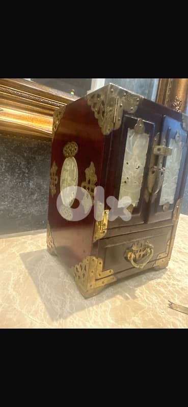 A Beautiful Mid Century Jewelry Box 1