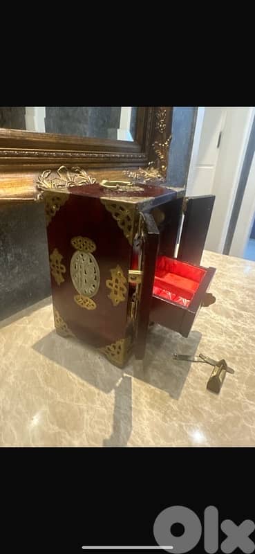 A Beautiful Mid Century Jewelry Box 2