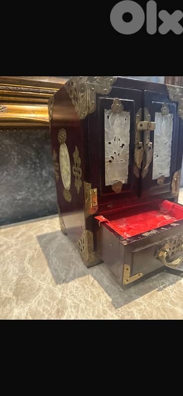 A Beautiful Mid Century Jewelry Box 6