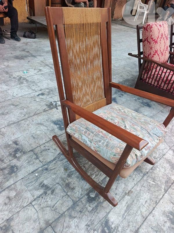 كرسي هزاز خيزران انتيك مميزة 0