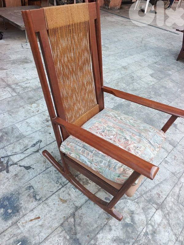 كرسي هزاز خيزران انتيك مميزة 2