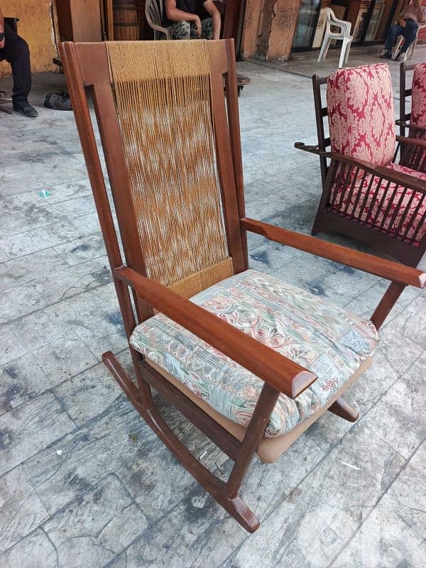 كرسي هزاز خيزران انتيك مميزة 3