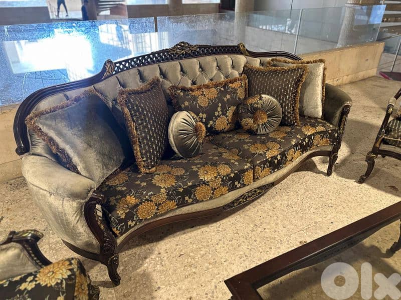 طقم كنبايات حفر خشب زان خمس قطع وطاولة 0