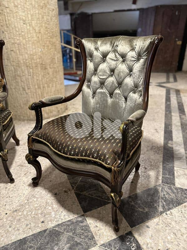 طقم كنبايات حفر خشب زان خمس قطع وطاولة 3