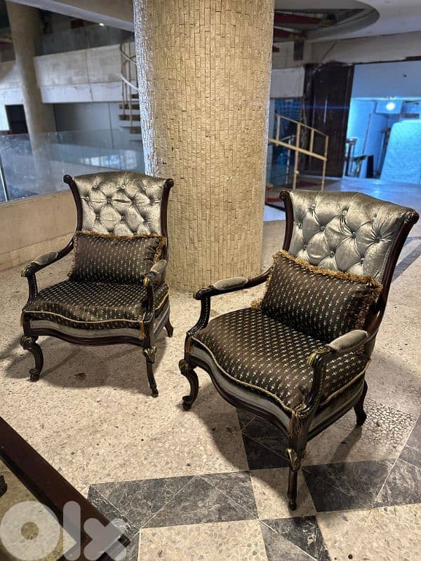 طقم كنبايات حفر خشب زان خمس قطع وطاولة 4