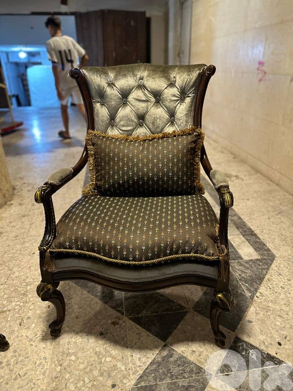 طقم كنبايات حفر خشب زان خمس قطع وطاولة 8