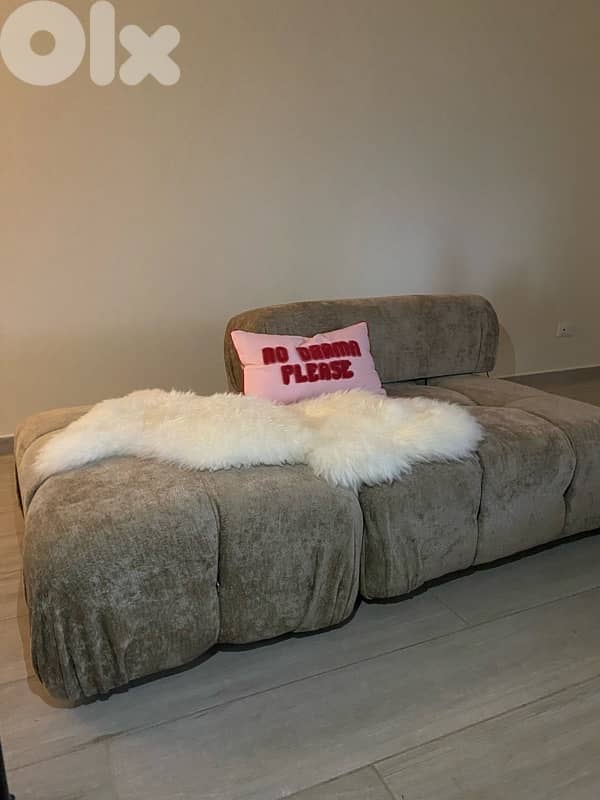 NEW SOFA with accessories 0