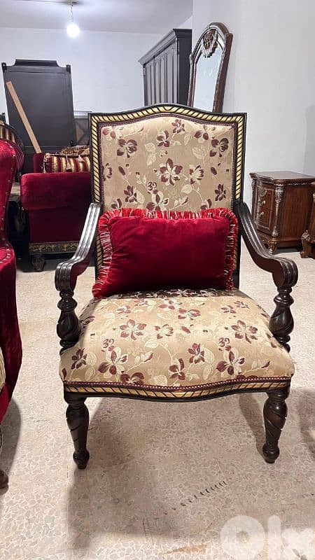 طقم كنبايات خشب زان خمس قطع وطاولة 3