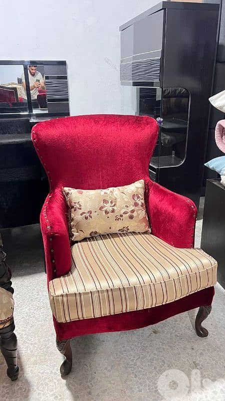 طقم كنبايات خشب زان خمس قطع وطاولة 4