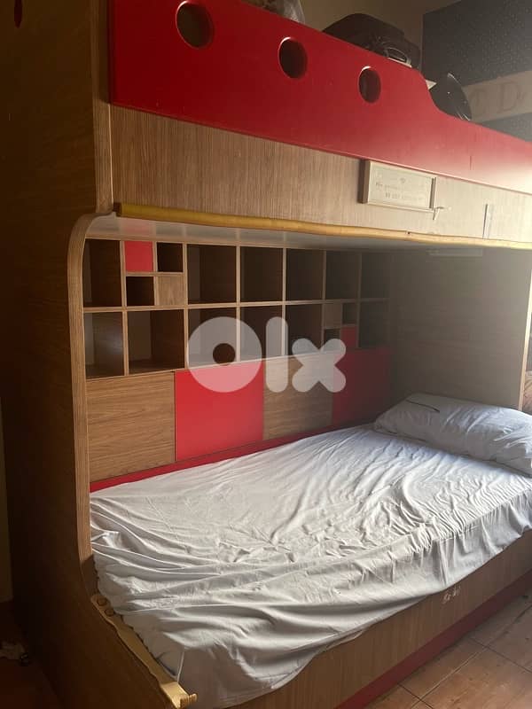 سرير طابقين بحالة جيدة جدا وبمتانة وبنوعية ممتازة خشب double. 0