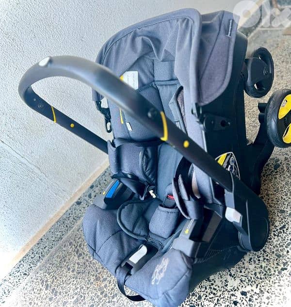 Stroller turns into car seat  03659469 120$ used 2times 3