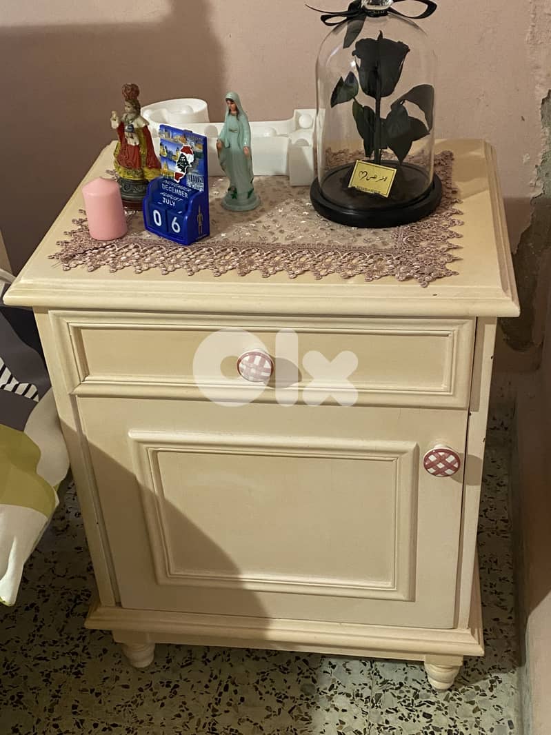 غرفة نوم خشب طبيعي قديم ومتين،مجدّدة ،كلاسيكية بحالة ممتازة وجاهزة لل 2