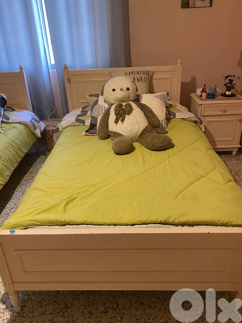 غرفة نوم خشب طبيعي قديم ومتين،مجدّدة ،كلاسيكية بحالة ممتازة وجاهزة لل 3