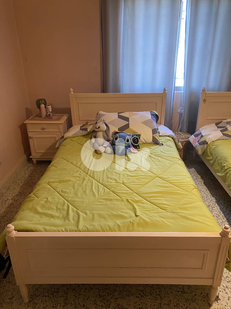 غرفة نوم خشب طبيعي قديم ومتين،مجدّدة ،كلاسيكية بحالة ممتازة وجاهزة لل 4