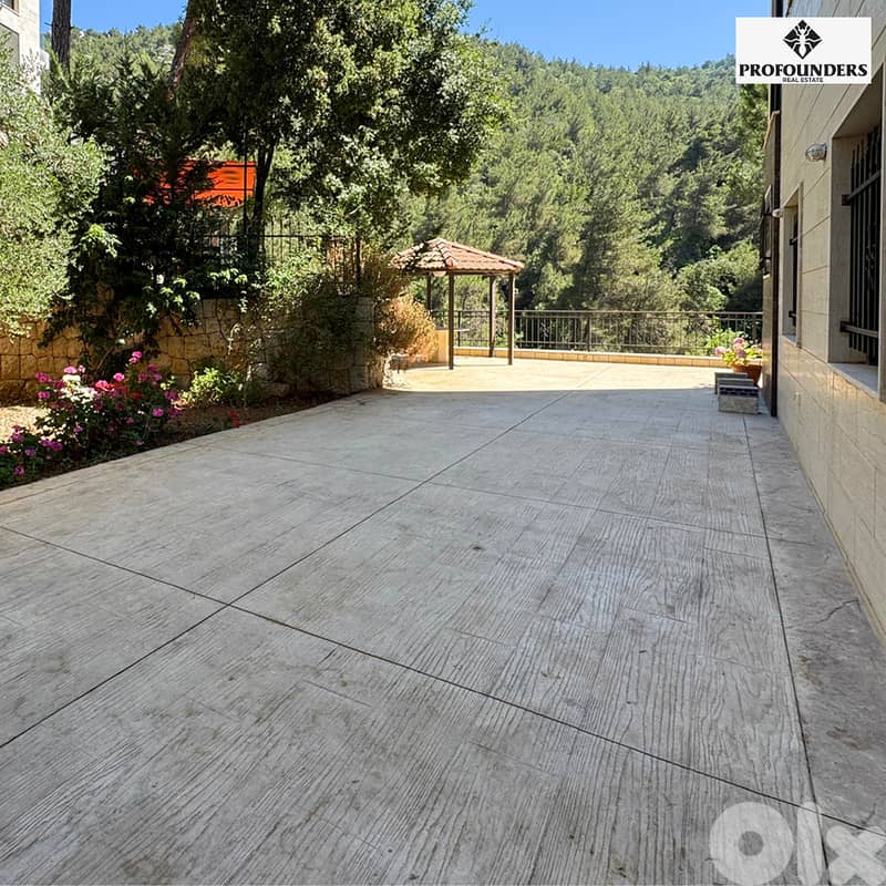 Apartment for sale in Baabdat شقة للبيع في بعبدات 0