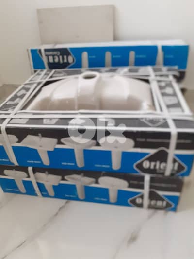 مغسلة عامود