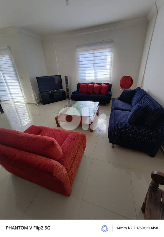 فرش بيت كتير نضيف مرتب استعمال فتاة 0